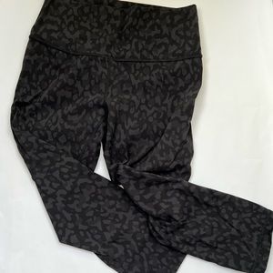 Lululemon wunder under size 8 crops